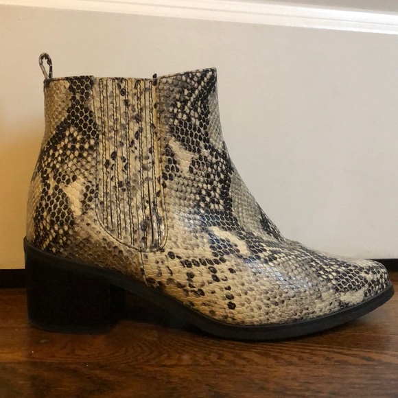 Snake skin boots - Picture 2 of 5